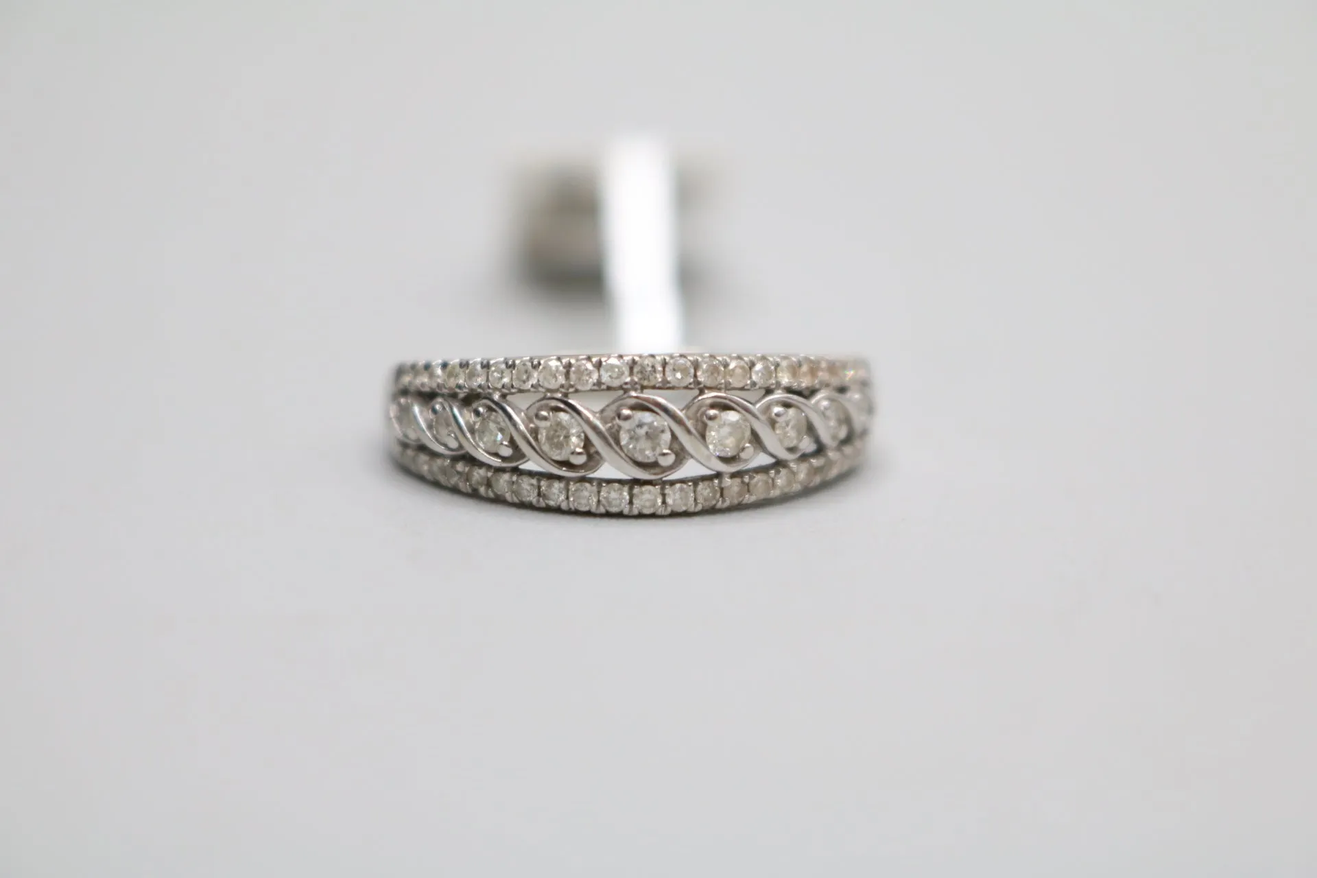 10K White Gold Diamond Unisex Band Ring (Size 9)