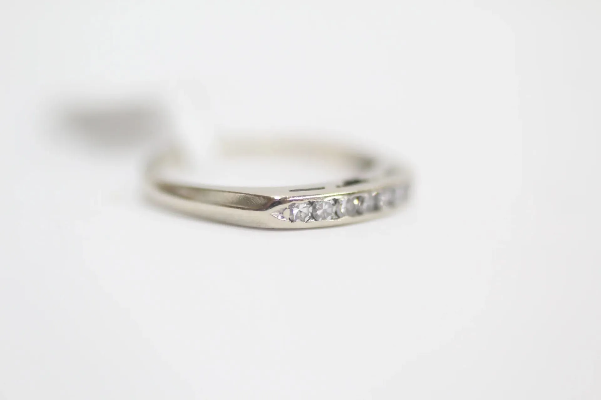 14K White Gold Diamond Band Ring (Size 7)