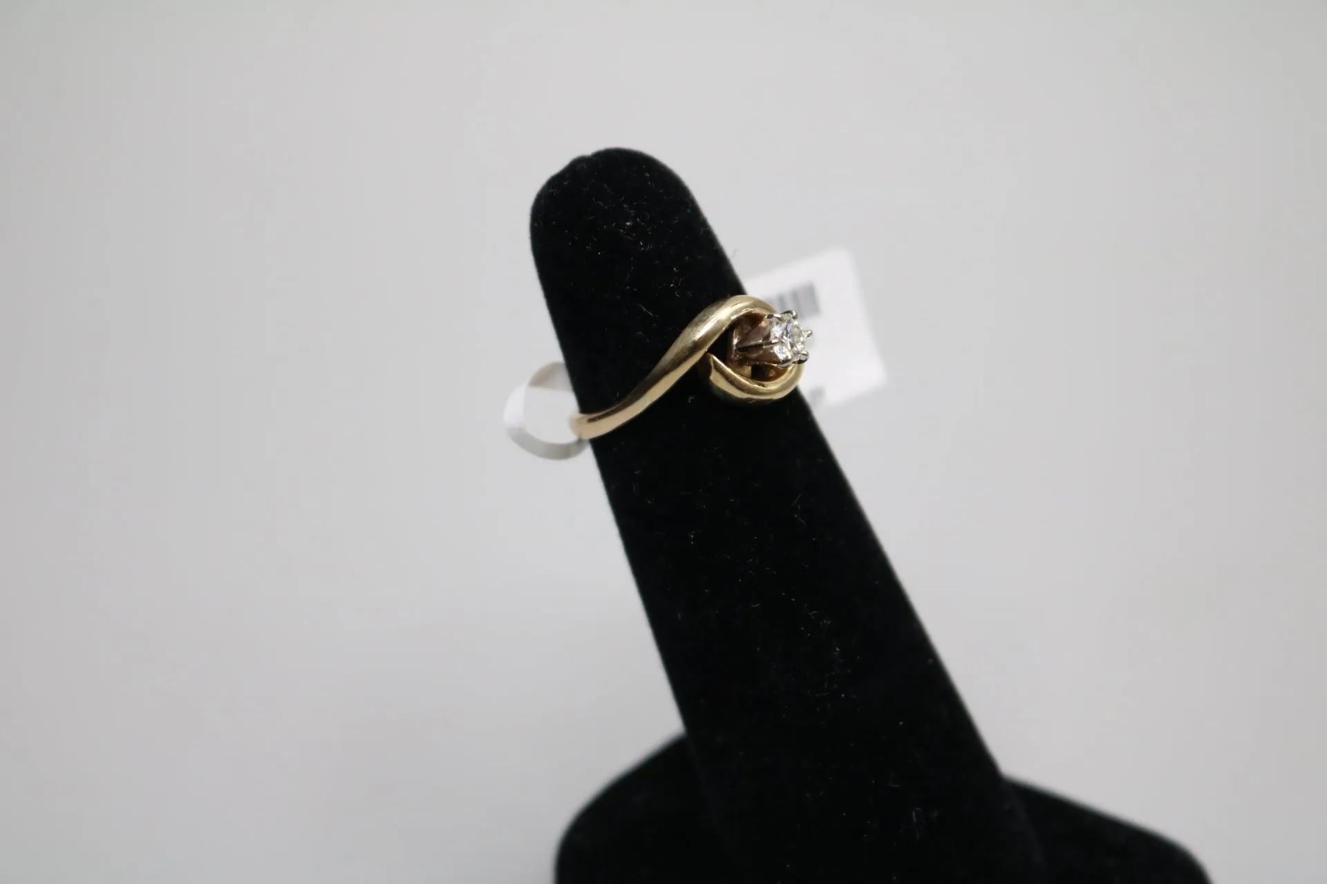 14K Yellow Gold Diamond Solitaire Bypass Ring (0.18 CTW) (Size 5 1/2)