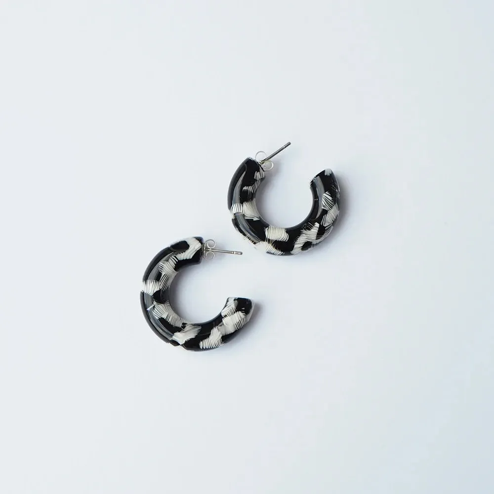 Earrings - Pluma Round Hoops